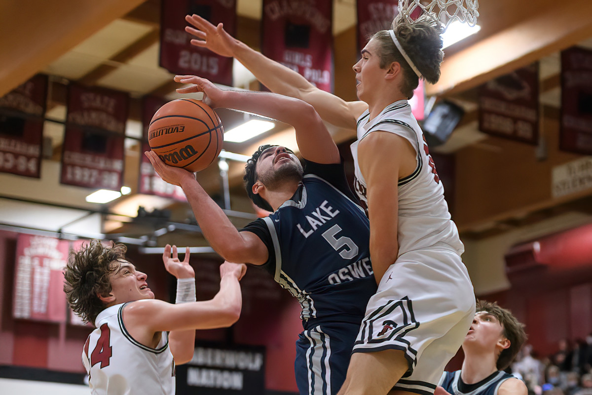 Tualatin Lake Oswego boys basketball Ken Waz 47